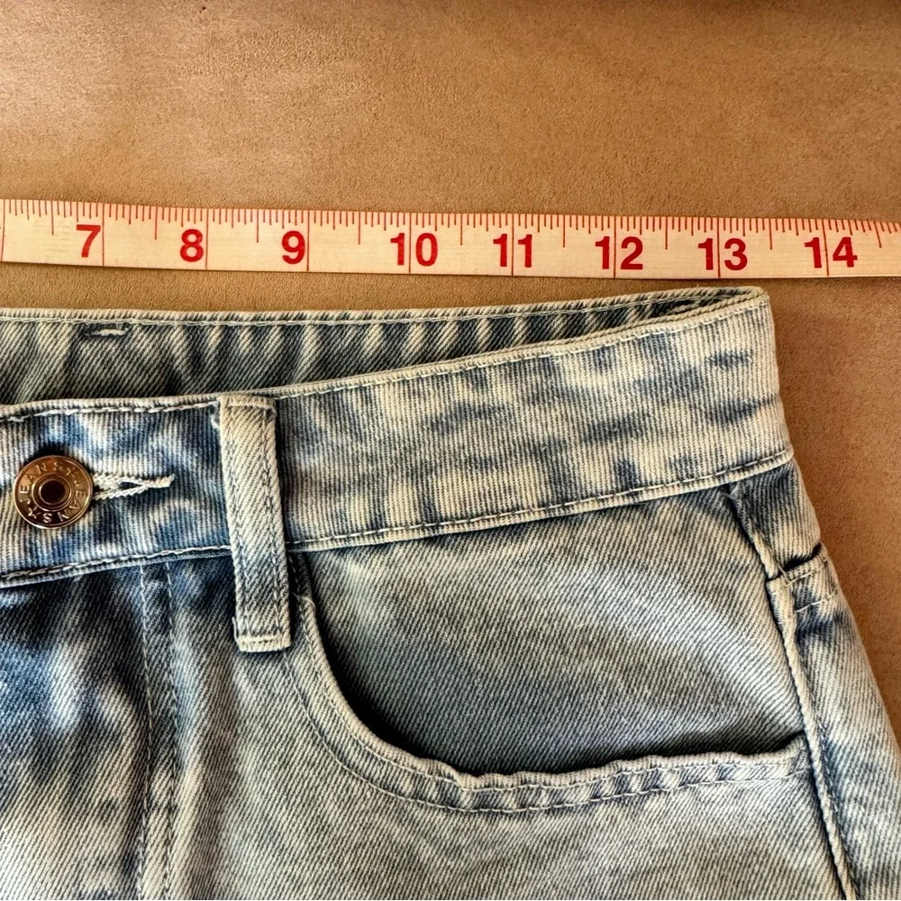 SHEIN. Blue Denim Cut off Jean Shorts. Size 2. Front & Back Pockets.‎